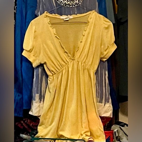 Yellow Charlotte Russe Top, Size Medium - Picture 2 of 3
